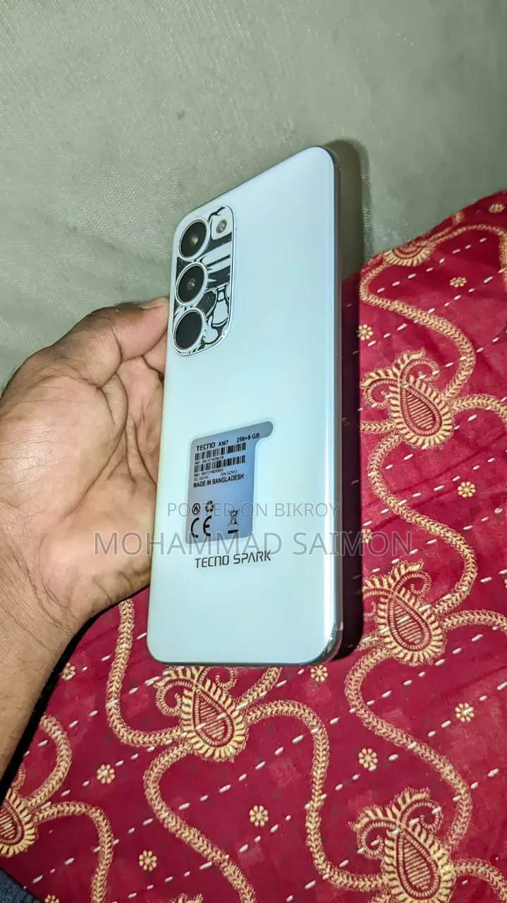 নতুন টেকনো স্পার্ক ৪০ প্রো+ ২৫৬ জিবি সাদা