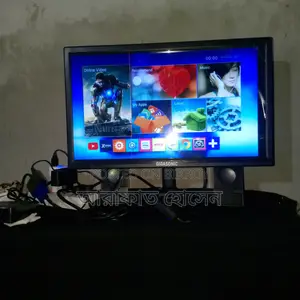 18.5" Monitor Full Setup as Smart TV - Everything Included