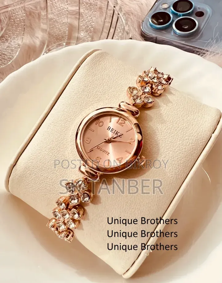 Simple Elegant Design Rose Gold Analog Watch for Girls