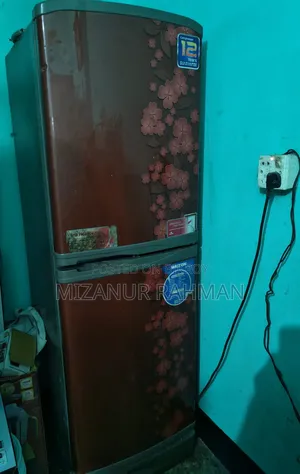 একটি রানিং ওয়ালটন ফ্রীজ বিক্রি হবে