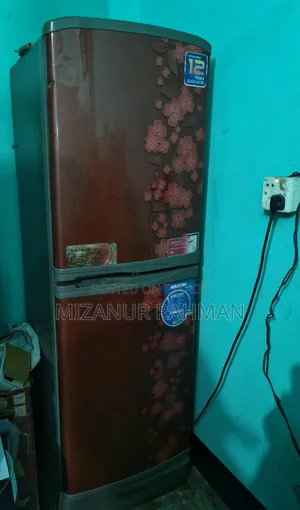 একটি রানিং ওয়ালটন ফ্রীজ বিক্রি হবে