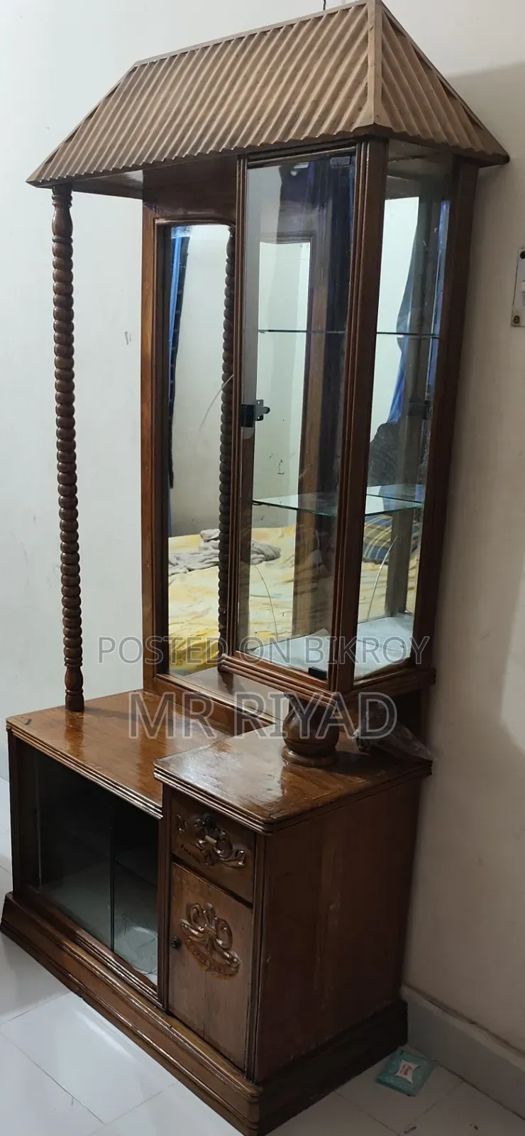 সুন্দর কাঠের ডিজাইনের ড্রেসিংটেবিল বিক্রি হবে
