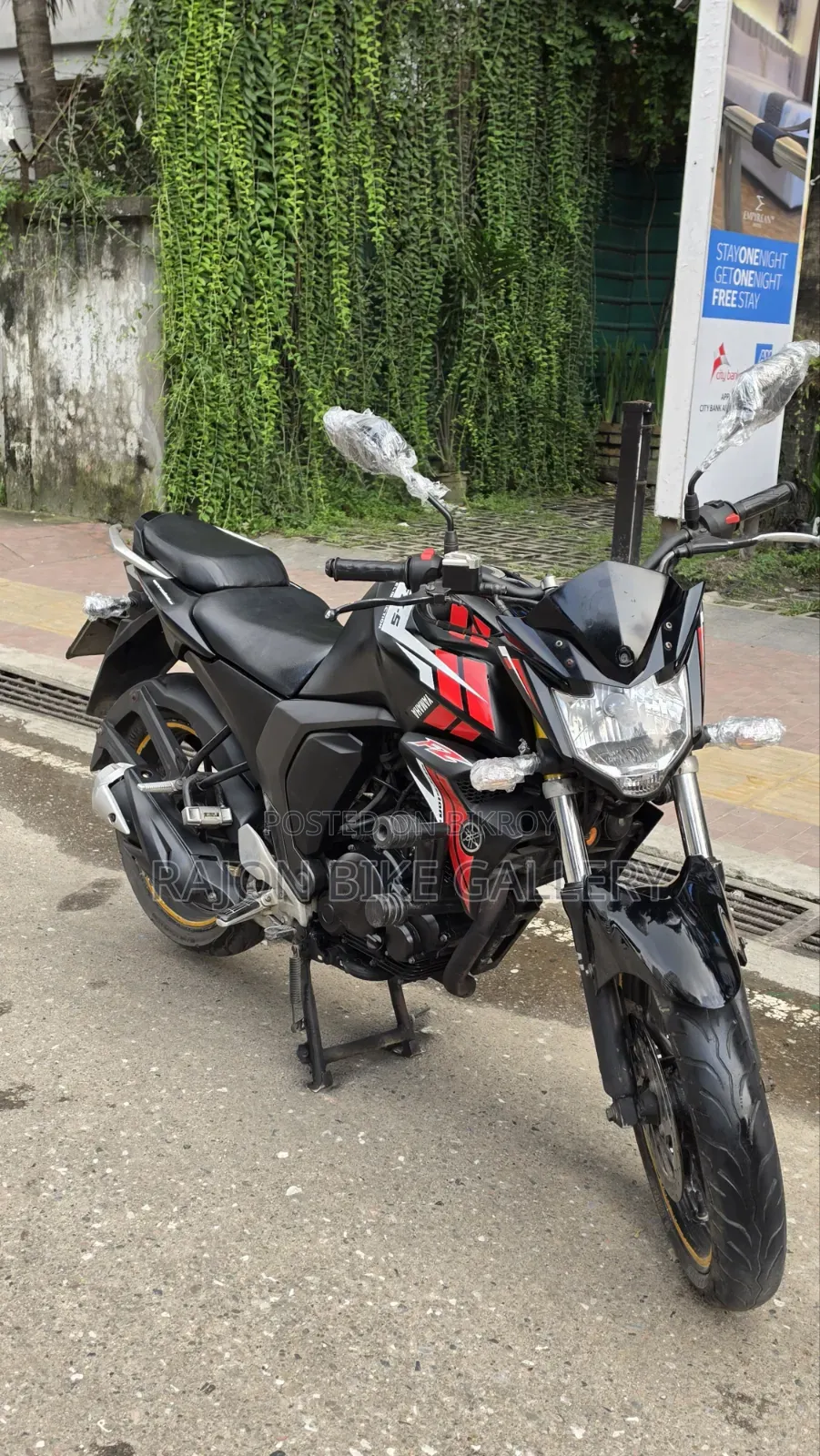 ইয়ামাহা এফজেডএস ভি২ ২০১৭ কালো
