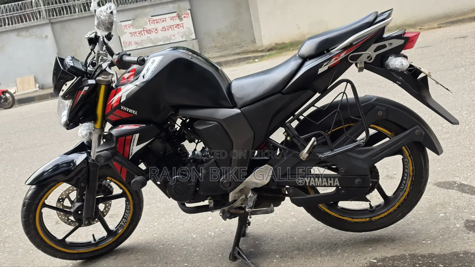 ইয়ামাহা এফজেডএস ভি২ ২০১৭ কালো