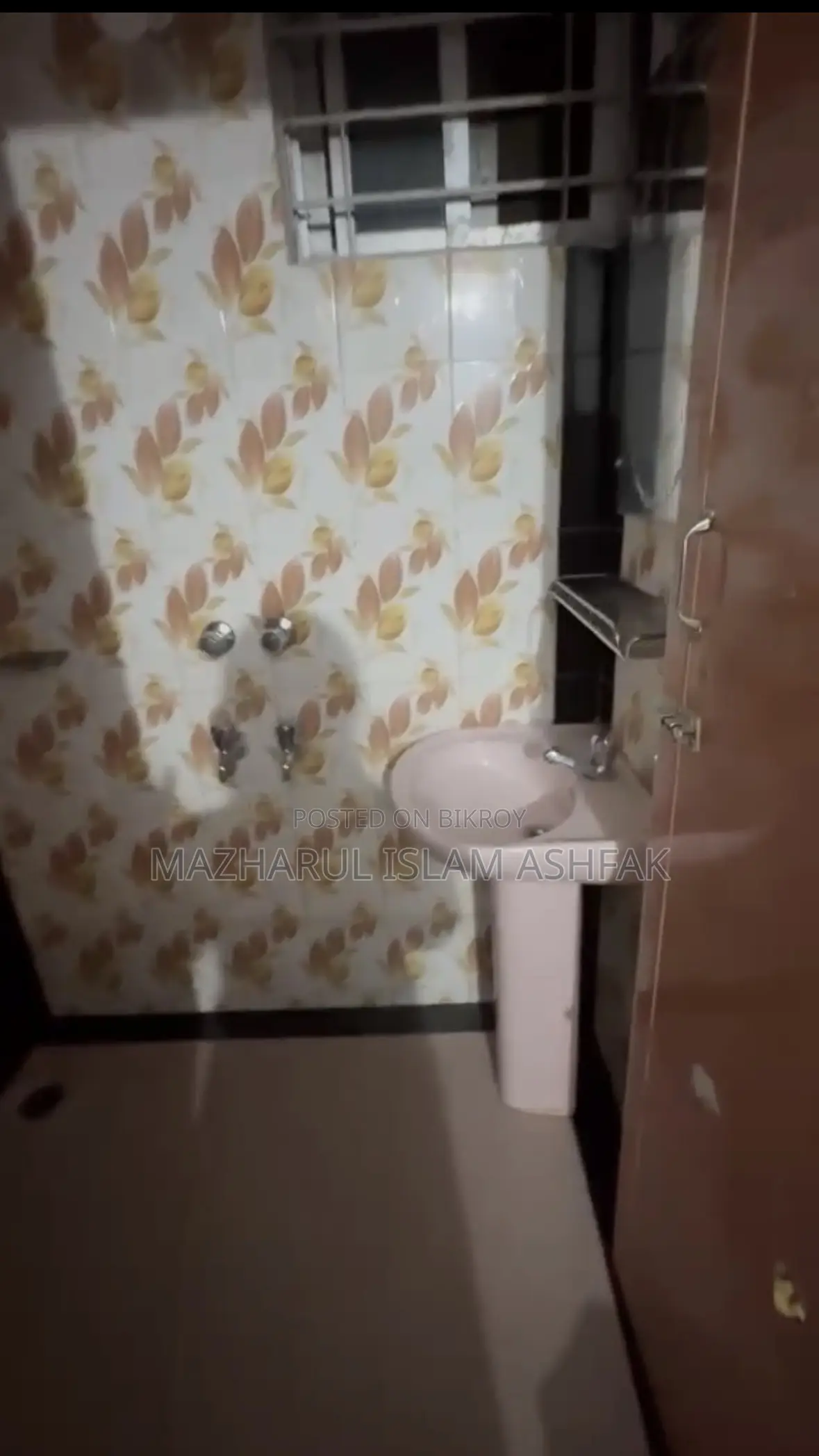 Furnished 3-Bedroom Apartment in Shahi Eidgah for rent
