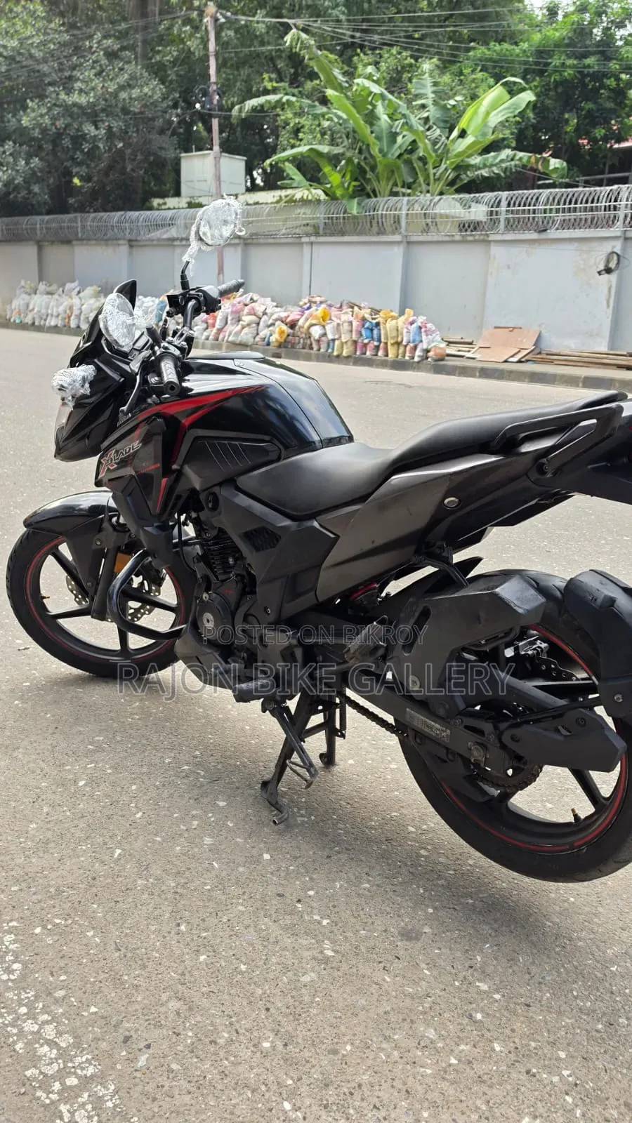 হোন্ডা এক্স-ব্লেড ১৬০ ২০২২ কালো