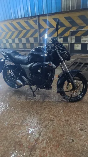 সুজুকি জিক্সার ২০২০ কালো