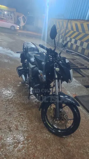 সুজুকি জিক্সার ২০২০ কালো