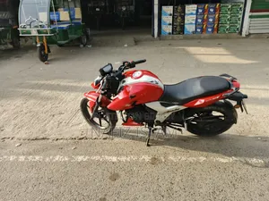 টিভিএস আপাচি ১৬০ ৪ভি ২০২১ লাল