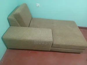 ডিভান সোফা।