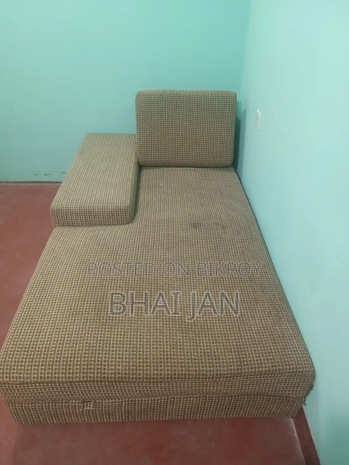 ডিভান সোফা।