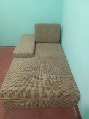 ডিভান সোফা।