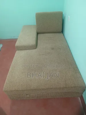ডিভান সোফা।