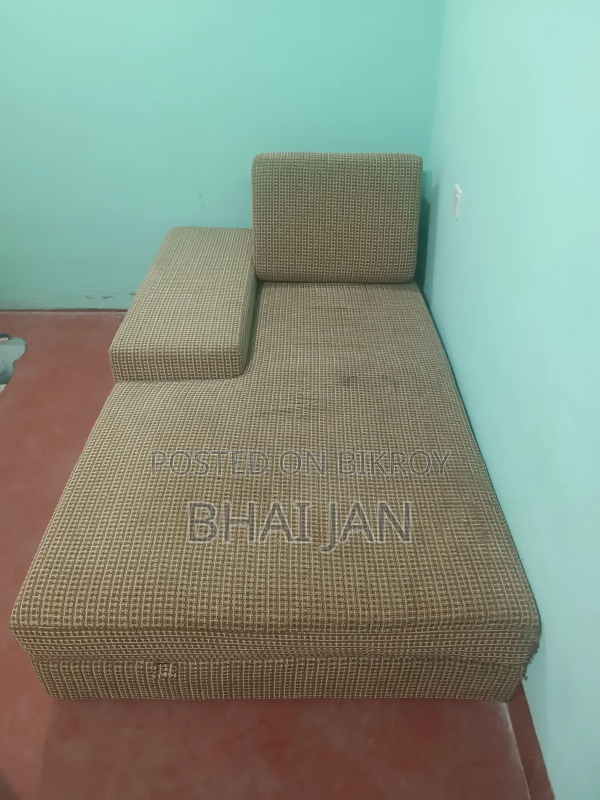 ডিভান সোফা।