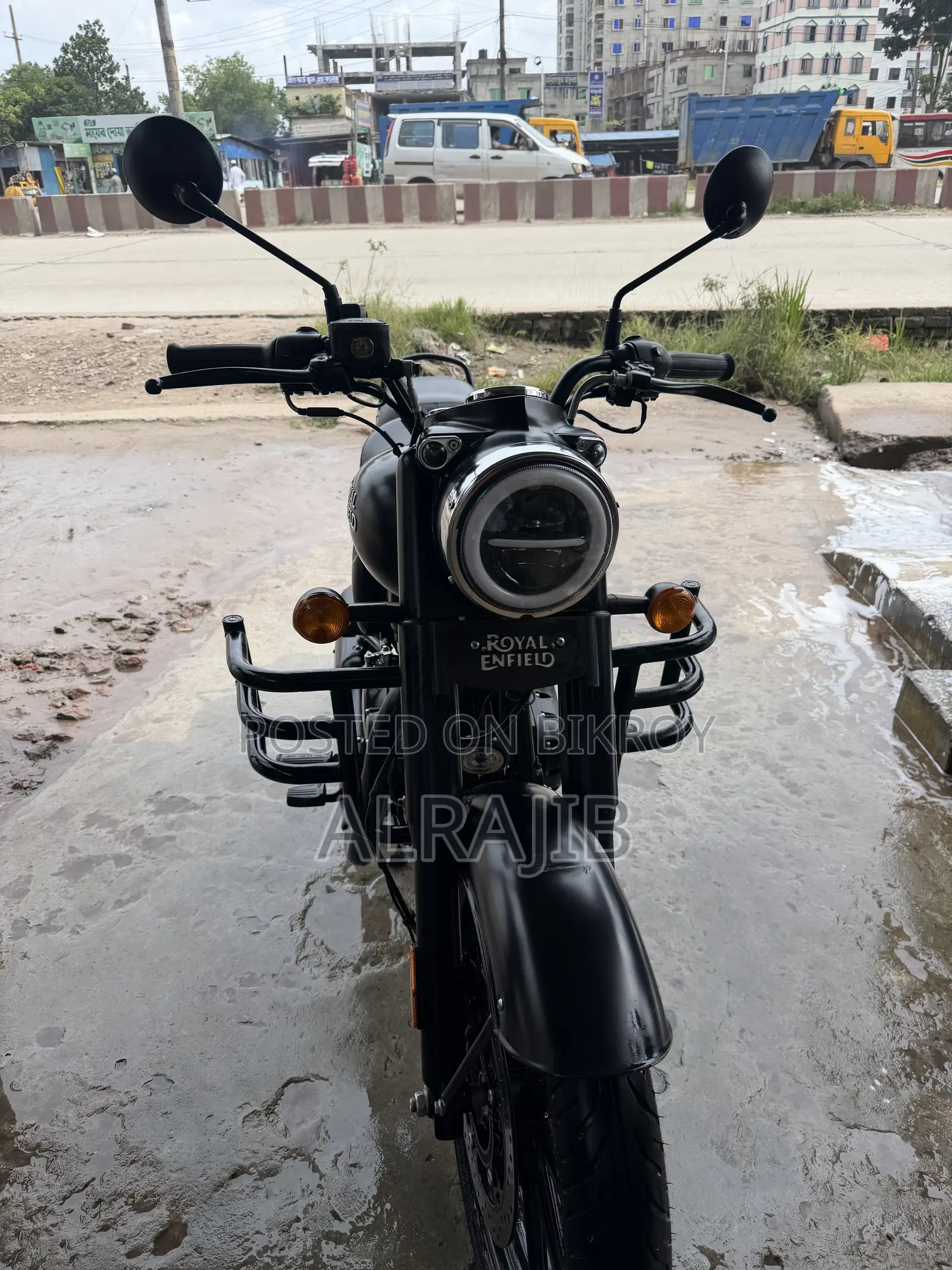 রয়েল এনফিল্ড ক্লাসিক ৩৫০ ২০২৫ ব্ল্যাক