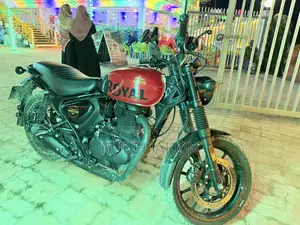 Royal Enfield Hunter 350 2024 Red