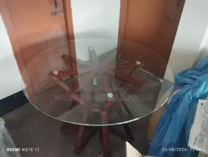 ডাইনিং টেবিল
