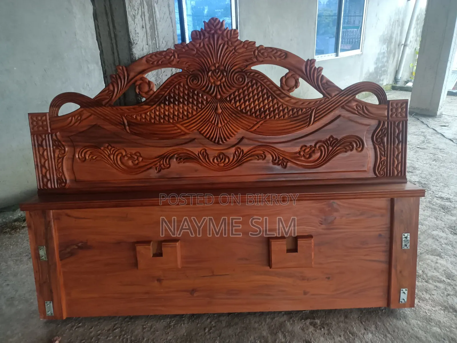 Complete Shari Mahogany Wood Box Bed