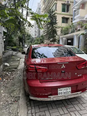 মিতসুবিশি ল্যান্সার ২০১২ লাল