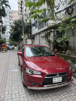 মিতসুবিশি ল্যান্সার ২০১২ লাল