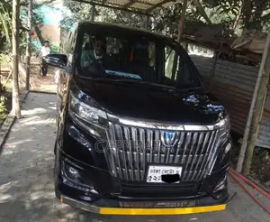 টয়োটা এস্কোয়ার ২০১৭ ব্ল্যাক