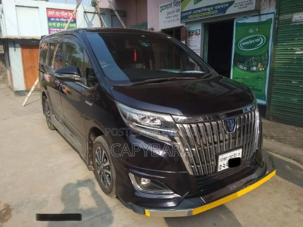 টয়োটা এস্কোয়ার ২০১৭ ব্ল্যাক