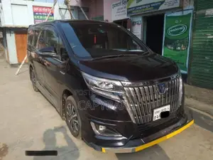 টয়োটা এস্কোয়ার ২০১৭ ব্ল্যাক