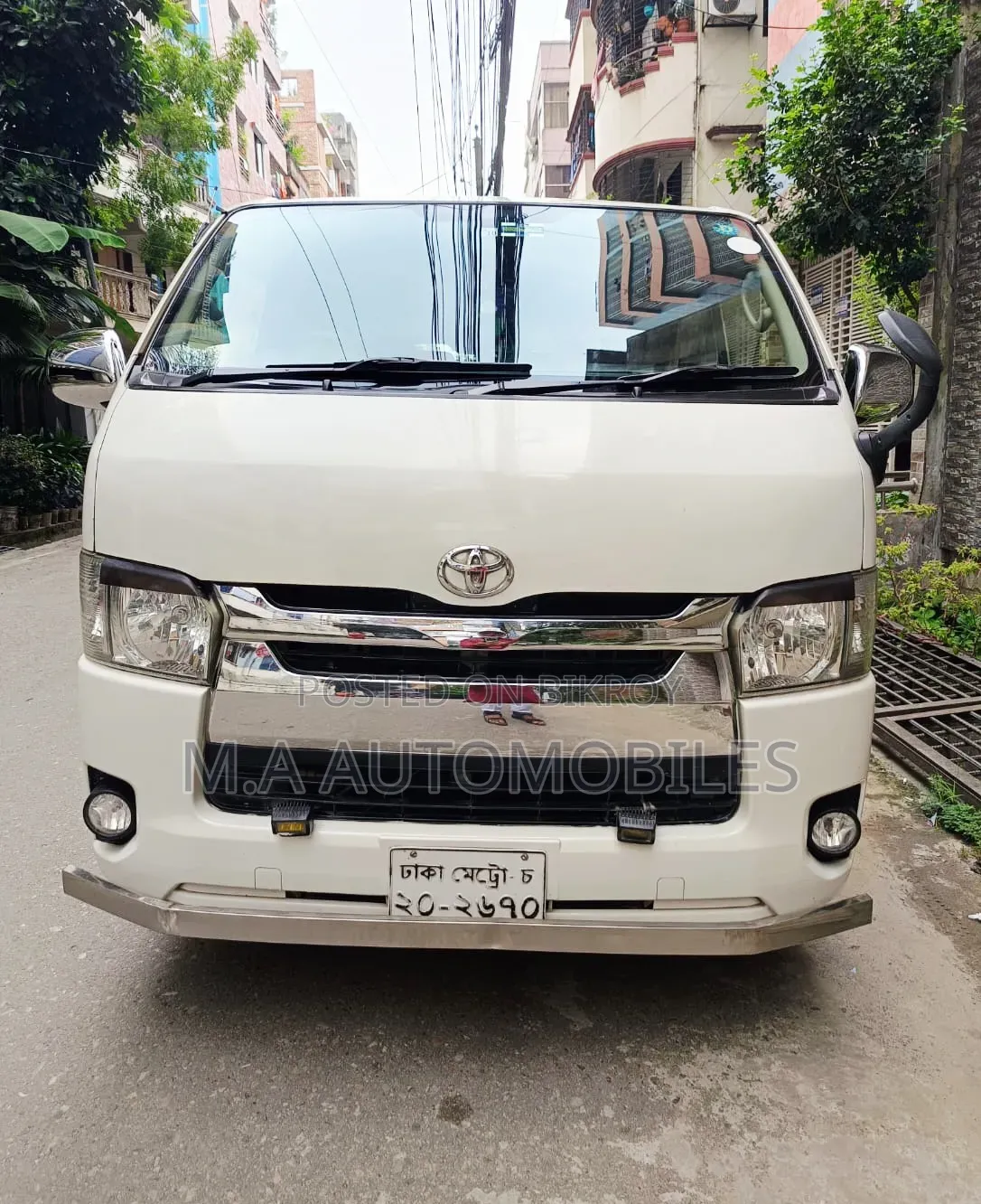 Toyota HiAce 2016 White