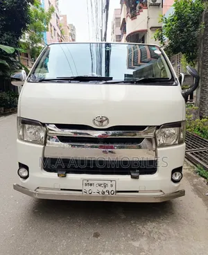 Toyota HiAce 2016 White