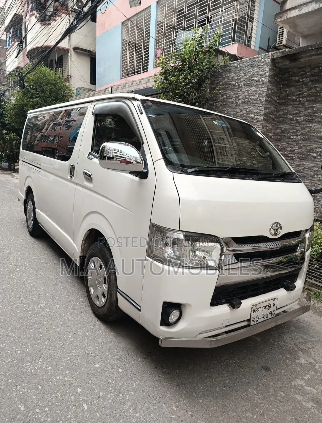 Toyota HiAce 2016 White