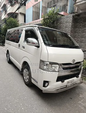 Toyota HiAce 2016 White