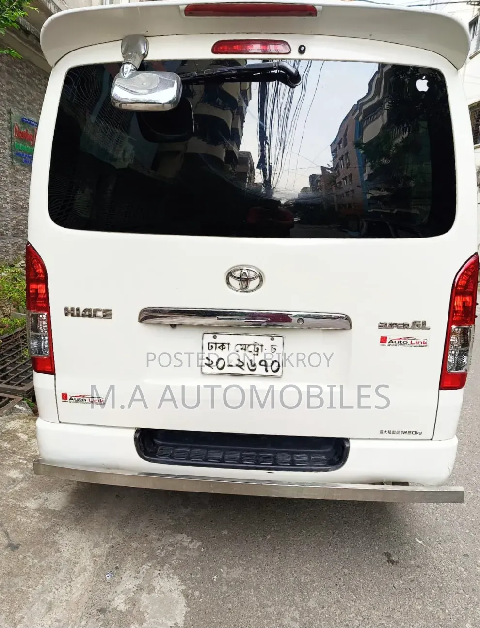 Toyota HiAce 2016 White