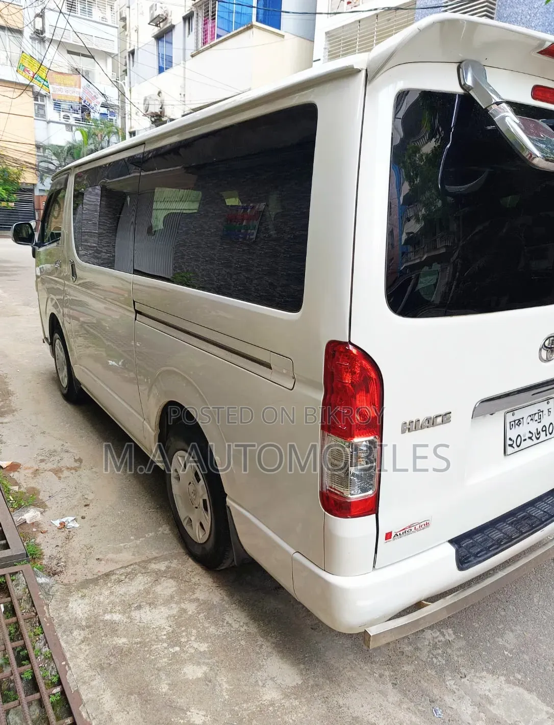 Toyota HiAce 2016 White