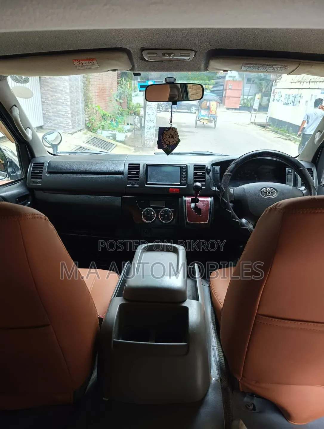 Toyota HiAce 2016 White