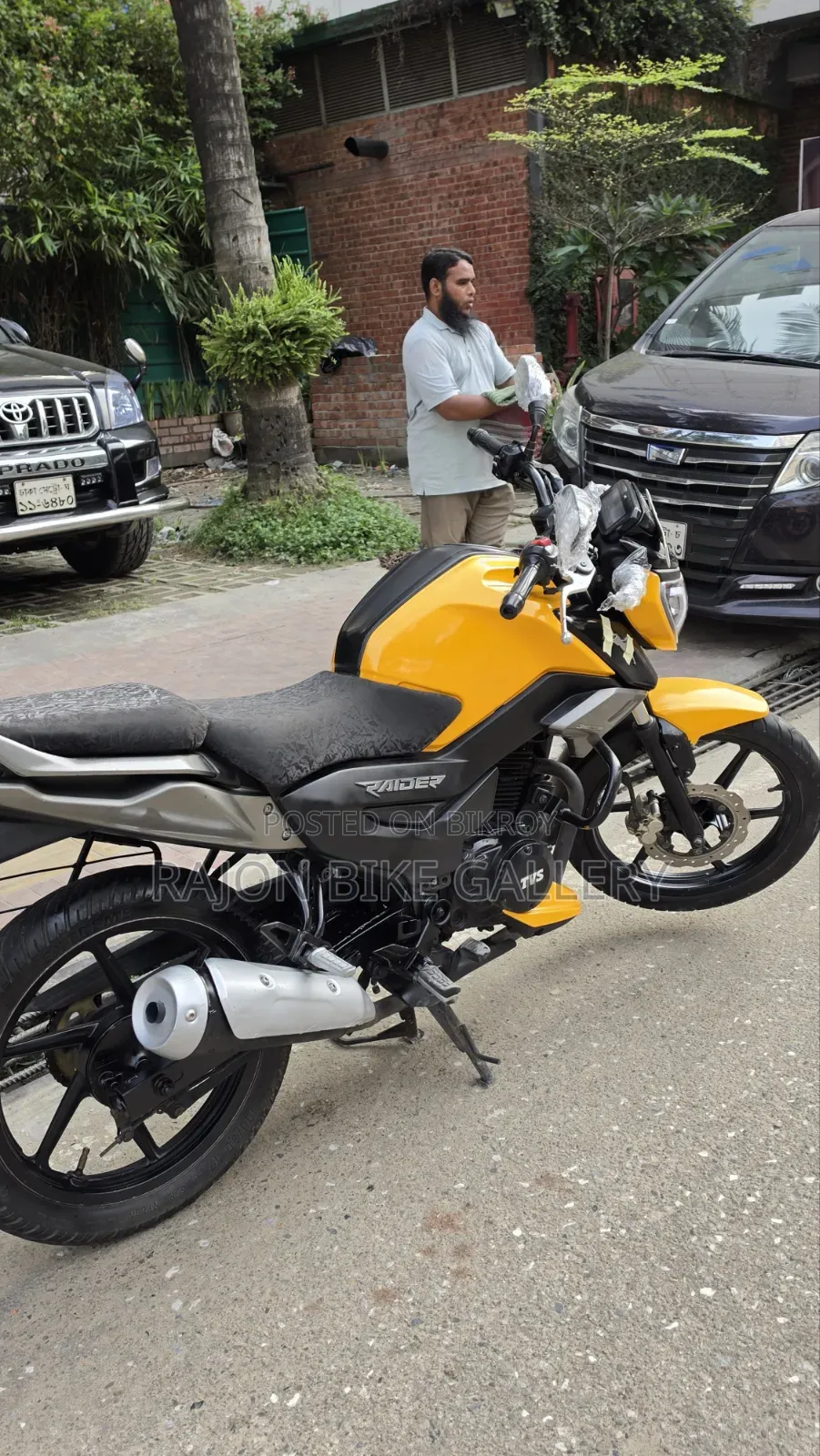 TVS Raider 125 2022 Yellow