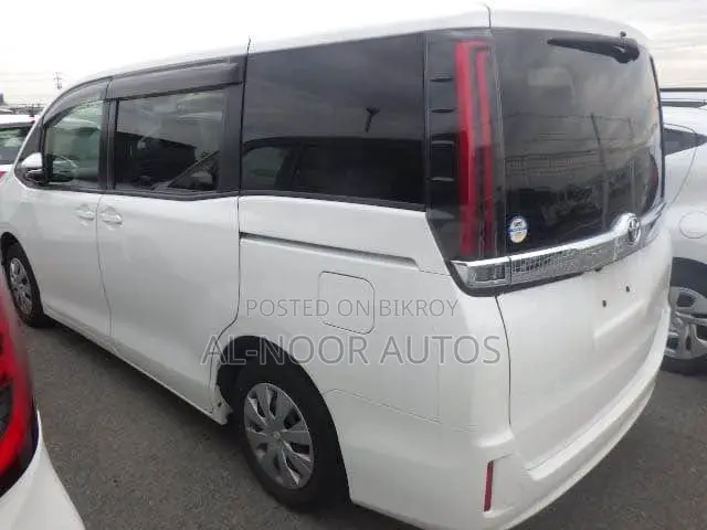 Toyota Noah 2.0 FWD (8 Seater) 2021 Pearl