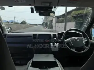 Toyota HiAce 2021 Silver