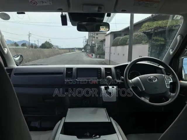 Toyota HiAce 2021 Silver