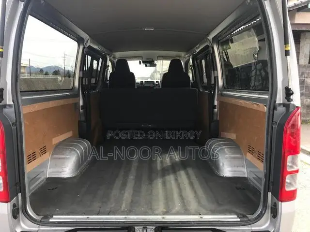 Toyota HiAce 2021 Silver