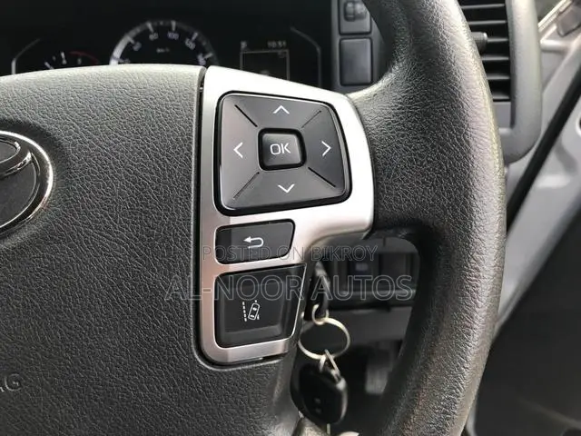 Toyota HiAce 2021 Silver