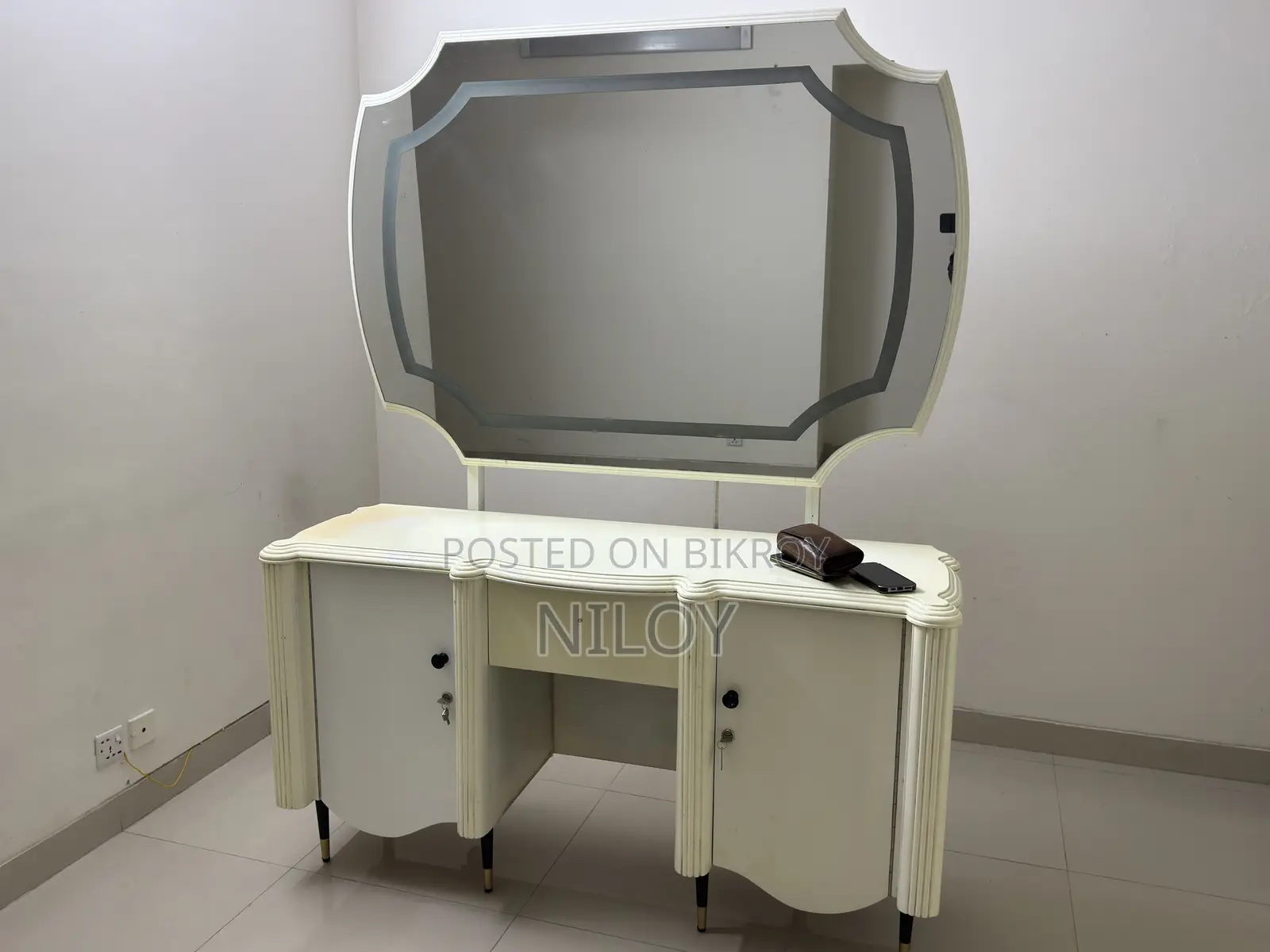 Premium Dressing Table