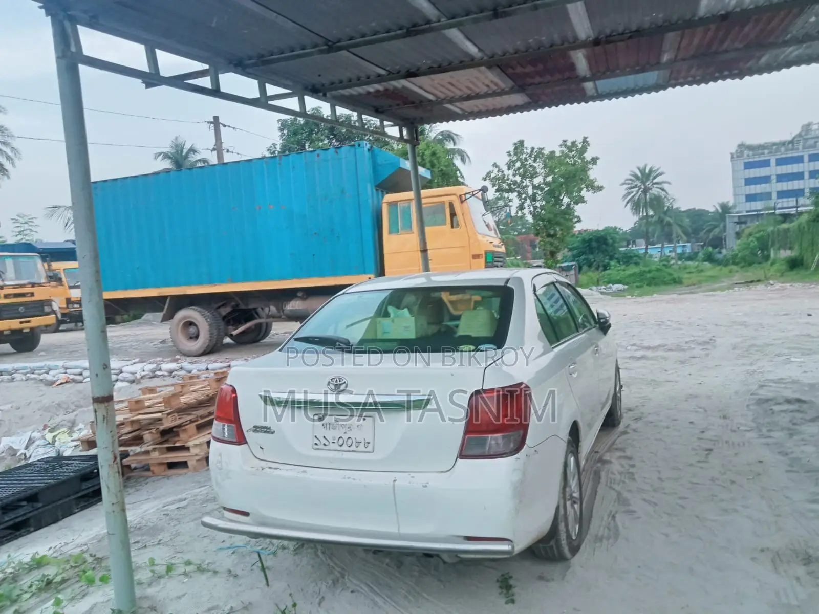 টয়োটা অ্যাক্সিও ১.৫ জি টু-হুইল ড্রাইভ ২০১২ সাদা
