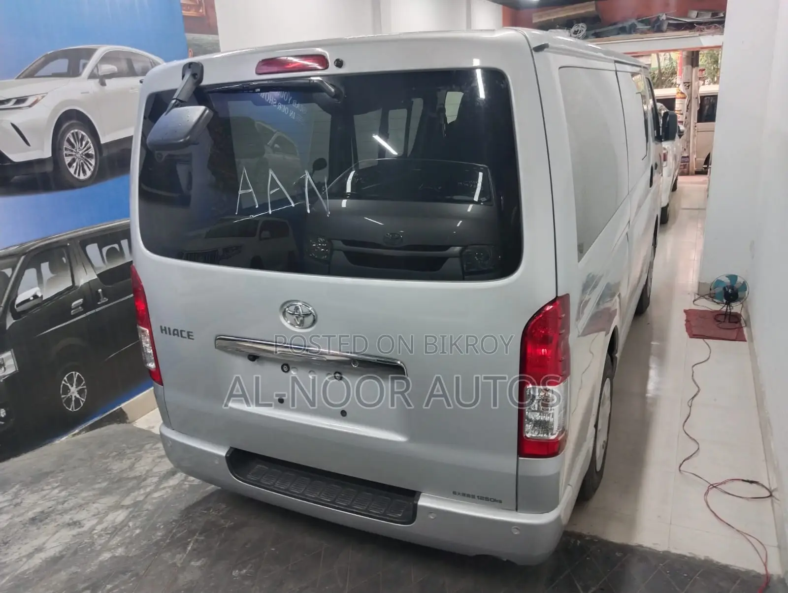 Toyota HiAce 2021 Silver