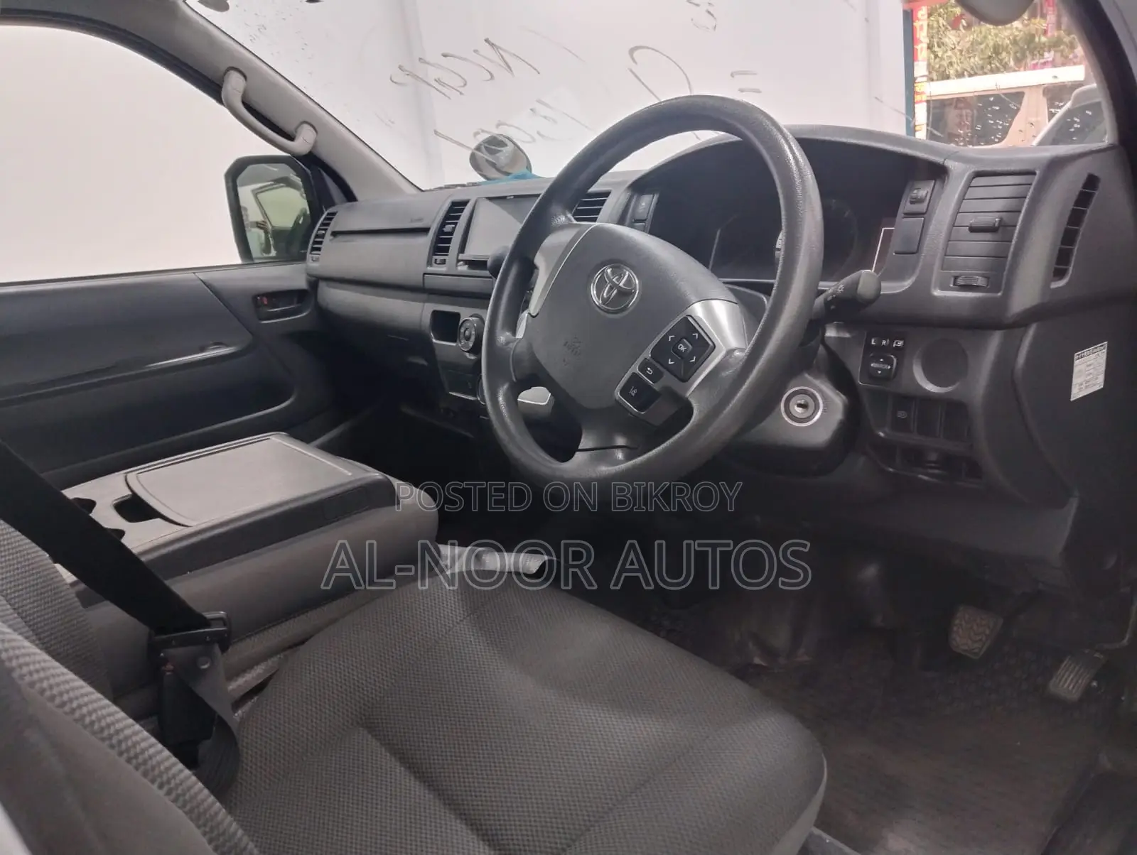 Toyota HiAce 2021 Silver
