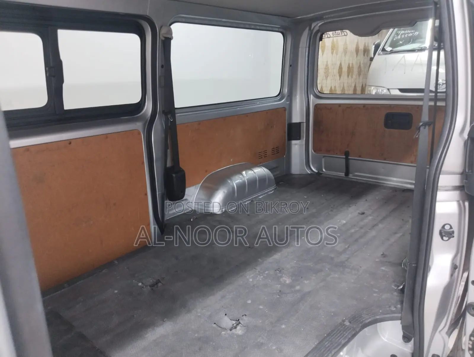 Toyota HiAce 2021 Silver