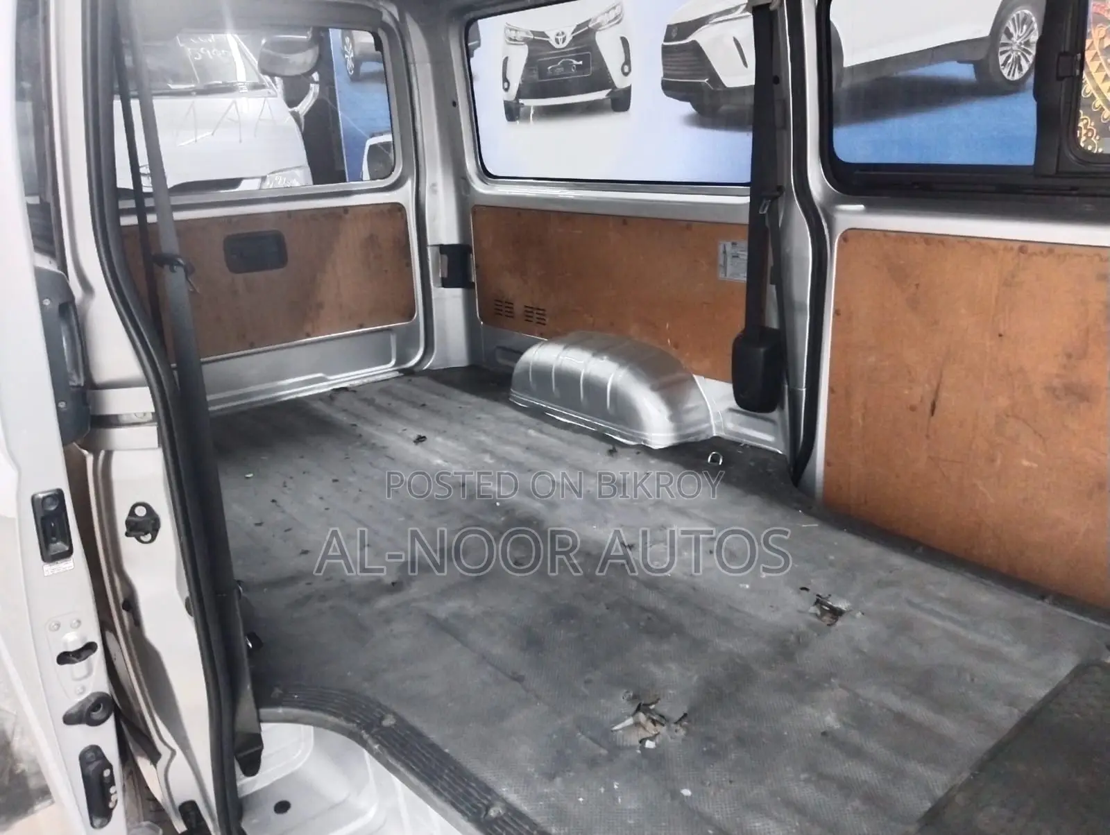 Toyota HiAce 2021 Silver