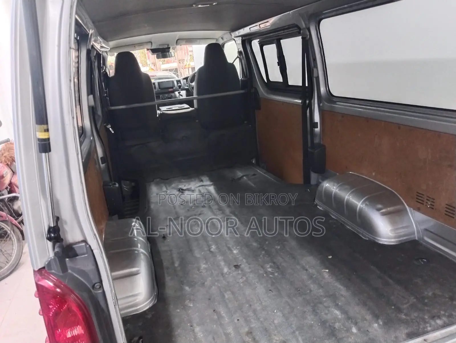 Toyota HiAce 2021 Silver