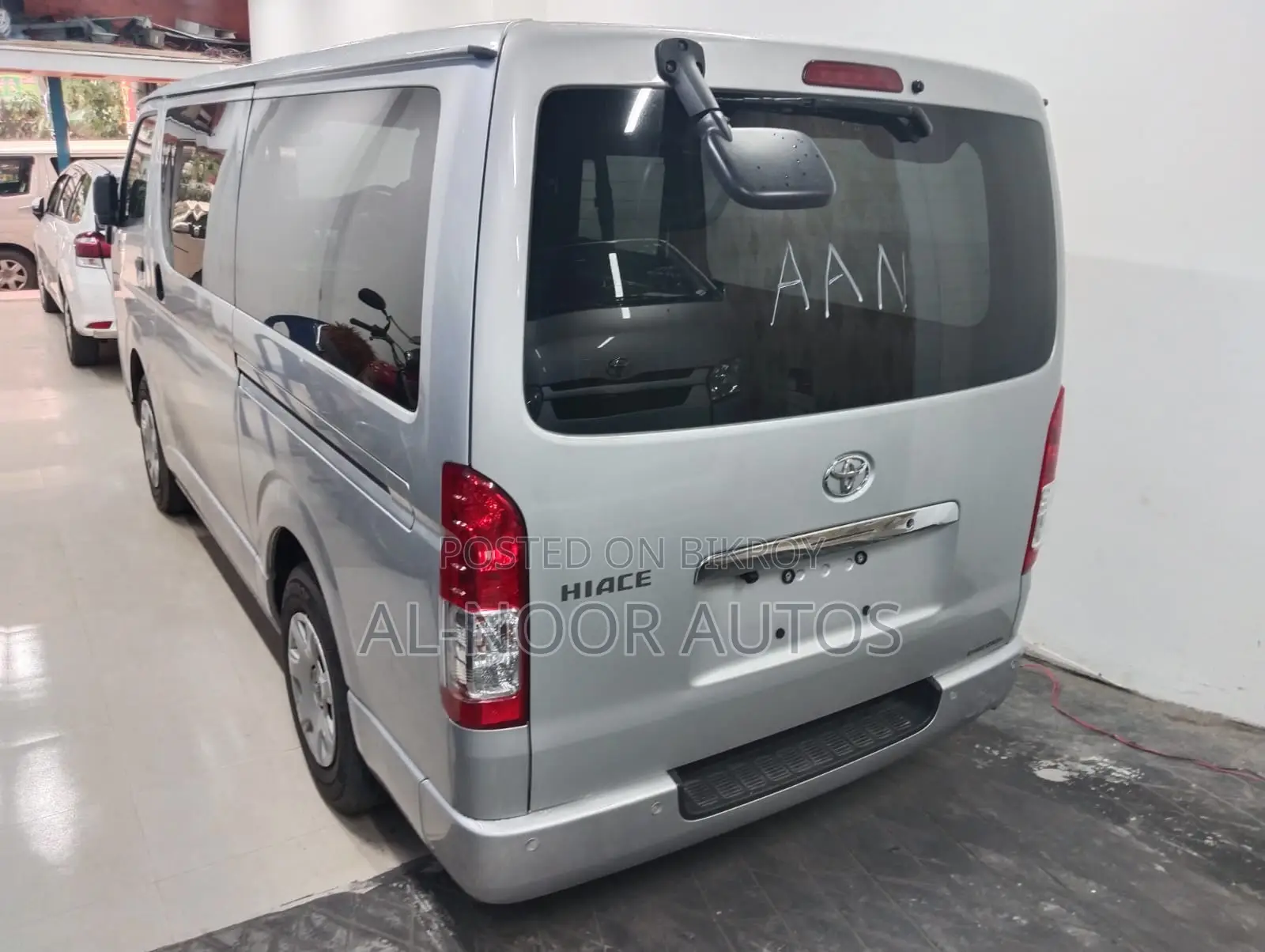Toyota HiAce 2021 Silver