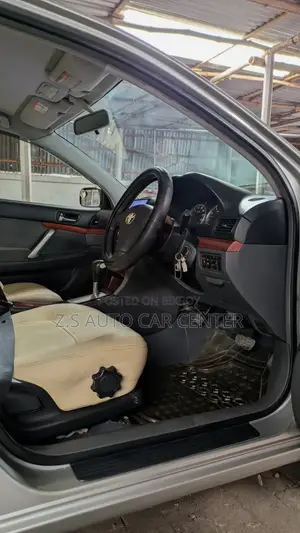 টয়োটা অ্যালিওন ২০০৪ রূপালি
