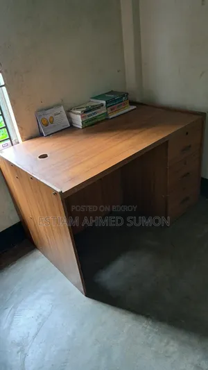 ২টি স্টাডি/কম্পিউটার টেবিল বিক্রি হবে |